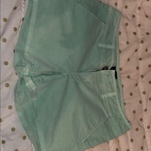 Midi shorts in the color mint